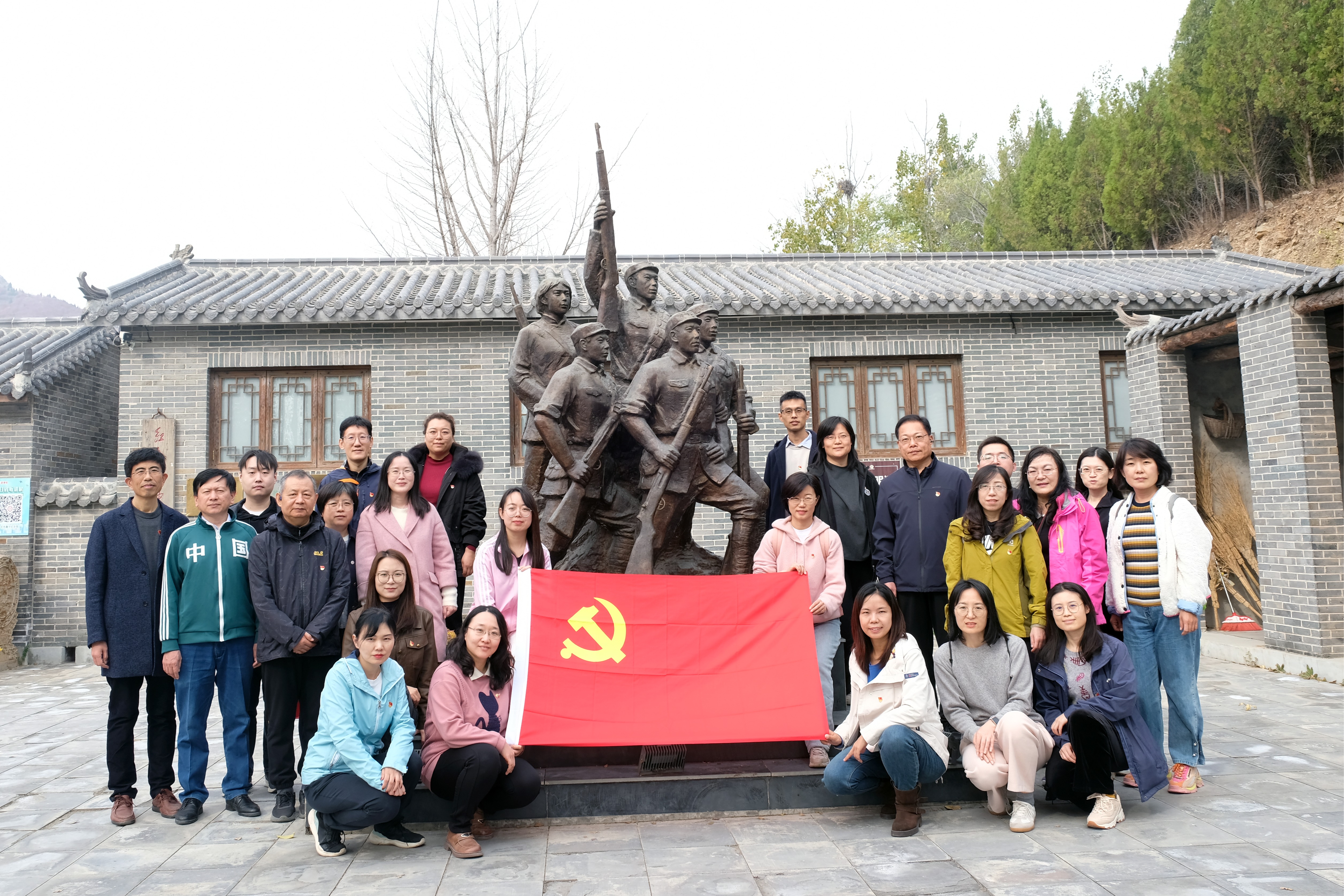 基础医学院师生党支部联合开展红色主题学习教育