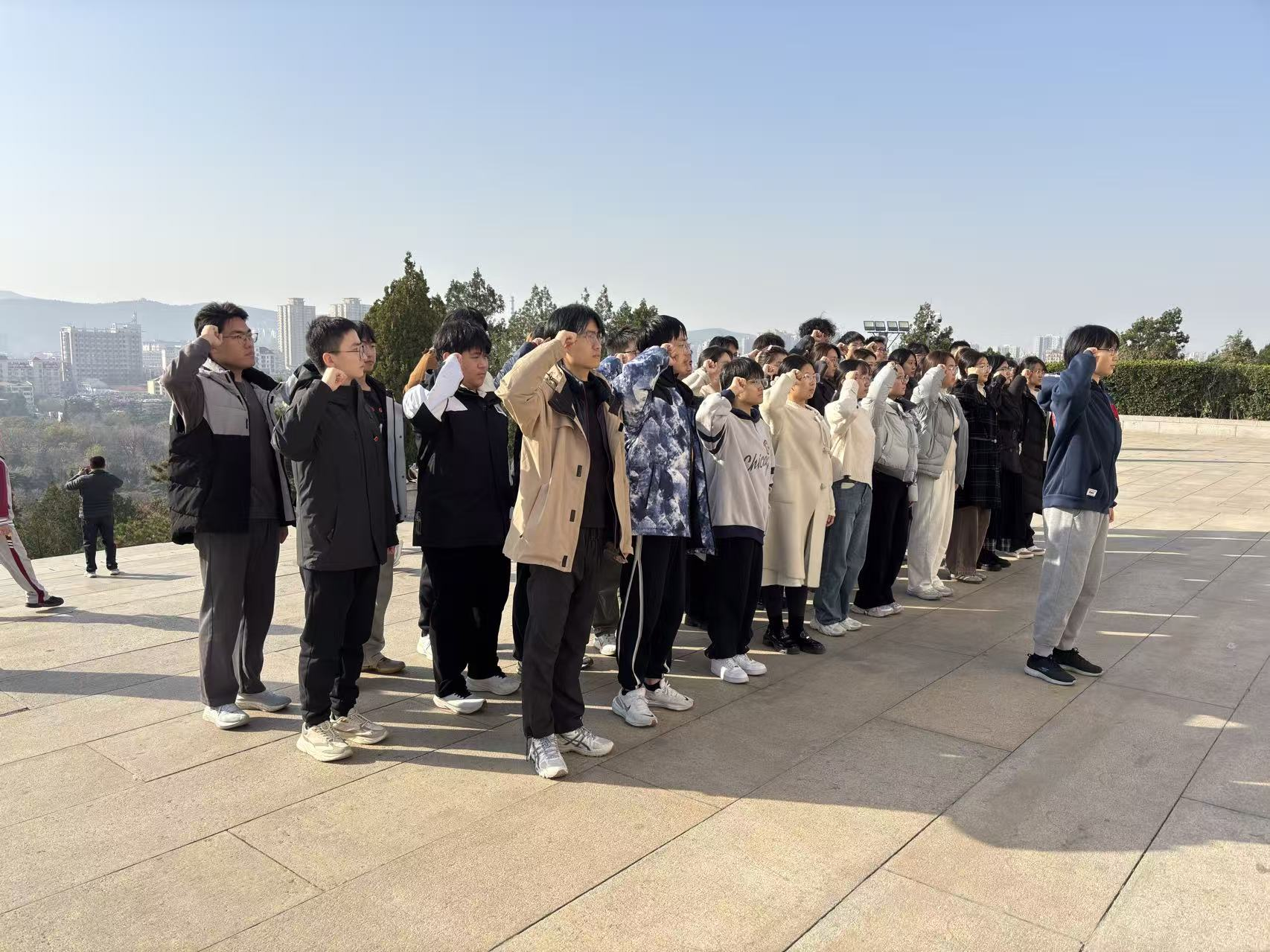 赓续红色血脉 践行医者使命——基础医学院开展“缅怀革命先烈、传承红医精神”主题党团共建活动